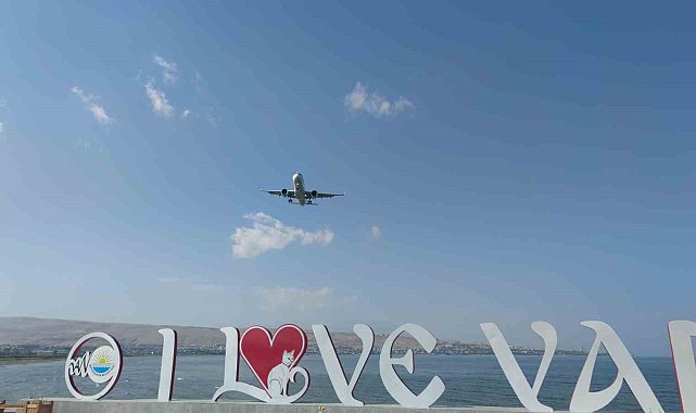 Van Ferit Melen Havalimanı 3 aylık bakıma alındı: Uçaklar son kez piste indi