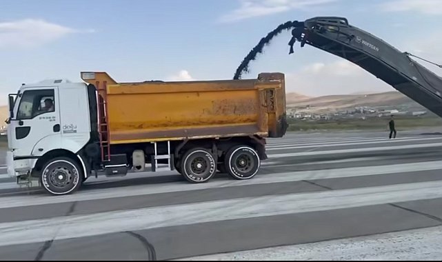Van Ferit Melen Havalimanında pist sökme çalışmaları başladı