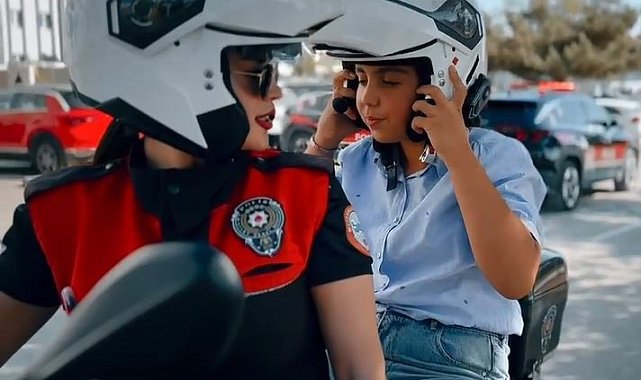 Van polisi kız çocuğunun hayallerine ortak oldu