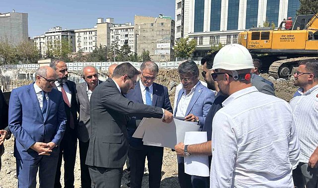 Van Valisi Balcı, Hazreti Ömer Camii inşaatını inceledi