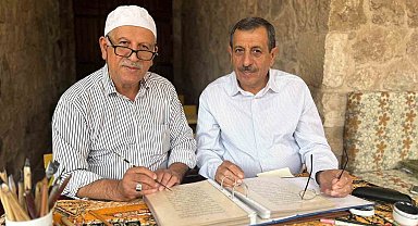 Van'da emekli öğretmen Kur'an-ı Kerim'i el yazısıyla tamamladı