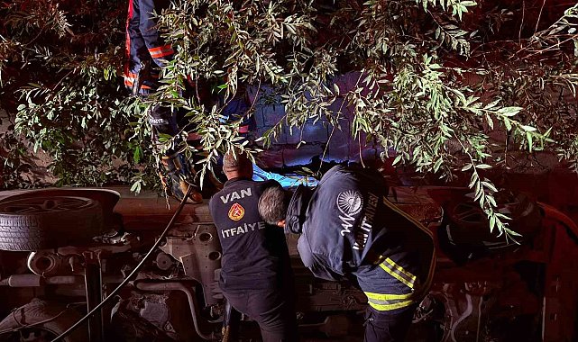Van'da otomobil su kanalına düştü: 1 yaralı