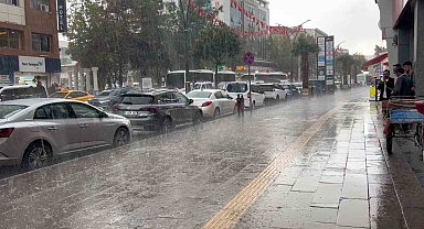 Van'da sağanak yağış