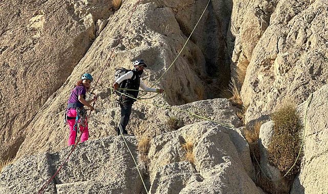 Van'da sporculara kaya tırmanışı eğitimi verildi