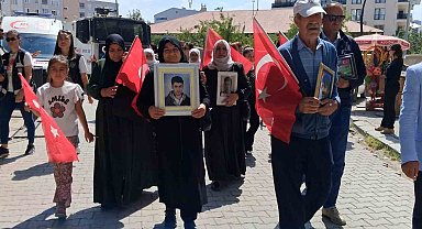 Vanlı anneler evlatlarını bekliyor