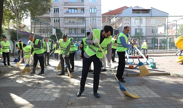 Vatandaş seferber, mahalle tertemiz oldu