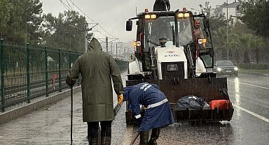 Yağmur suyu birikintilerine anında müdahale