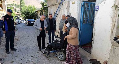 Yahyalı Belediyesi'nden engelli vatandaşa akülü araç desteği