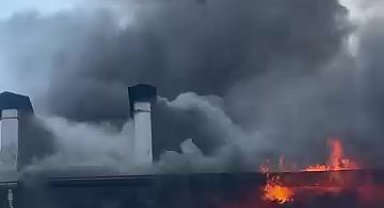 Yanan evdeki çocuklarını kurtarmak için canını hiçe saydı