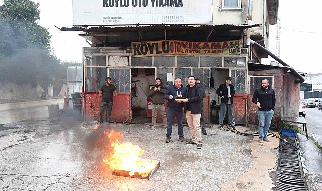Yangın ihbarına giden itfaiyecileri pastayla karşıladılar