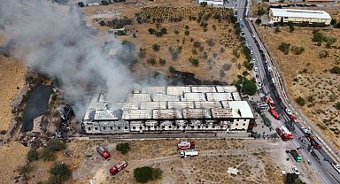 Yangın peşlerini bırakmadı: Aynı mobilya markasının fabrikası 2 ayda 2 kez yandı