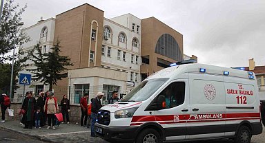 Yangın ziline basınca okulda izdiham çıktı: 15 öğrenci yaralı