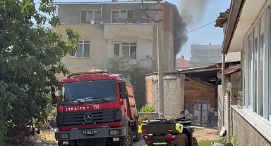 Yangında balkonda mahsur kalan yaşlı kadın kurtarıldı