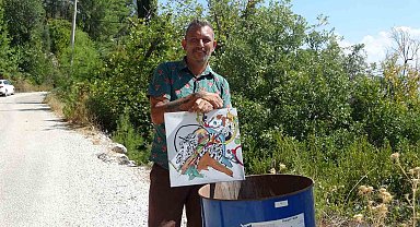 Yaptığı resimleri çöpe atıyor, koleksiyonerleri çöplük çöplük dolaştırıyor