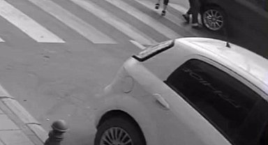 Yaya geçidinde görme engelli kadının ayağının üzerinden otomobil geçti: O anlar kamerada