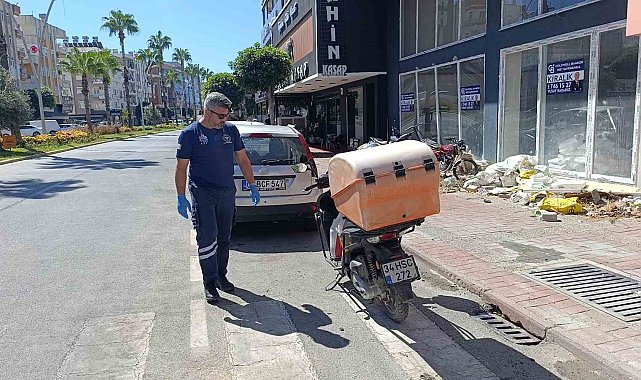 Yayalara yol veren otomobile arkadan çarpan motosiklet sürücüsü yaralandı