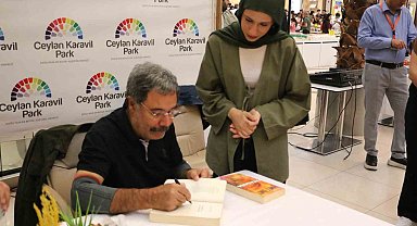 Yazar Ahmet Ümit, Diyarbakır'da okurlarıyla imza gününde buluştu