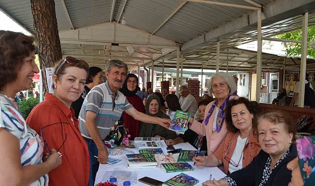 Yazar Emine Ataman Koç'un imza törenine yoğun ilgi