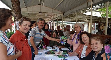 Yazar Emine Ataman Koç'un imza törenine yoğun ilgi