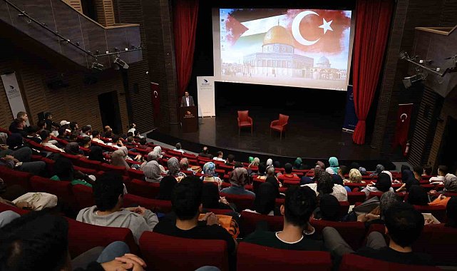 Yeni akademik yılın ilk derslerinde Gazze konuşuldu