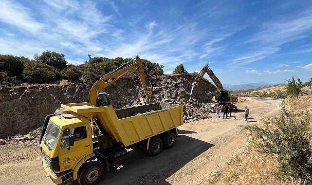 Yenipazar'da yol genişletme çalışmaları sürüyor