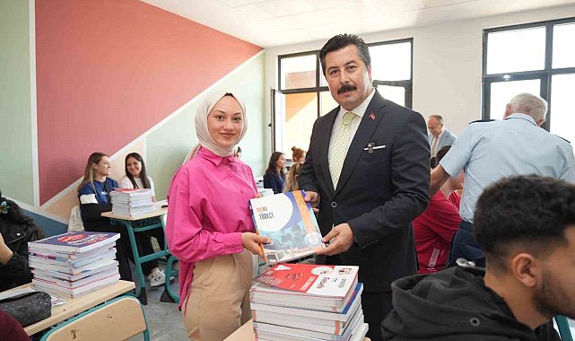 Yenişehir'de üniversiteye hazırlanan öğrencilere destek