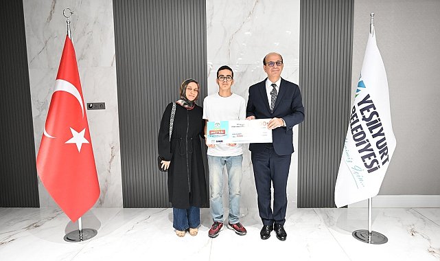 Yeşilyurt'ta YKS'de ilk 2 bine giren öğrencilere ödül