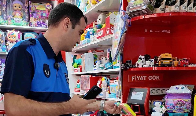 Yeşilyurt'ta zabıta ekiplerinden kırtasiye denetimi