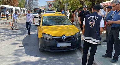 Yıprandığı için gözükmeyen yaya geçidinin çevresinde korkutan kaza