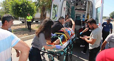 Yol süpürme aracı ile hafif ticari araç çarpıştı: 5 yaralı