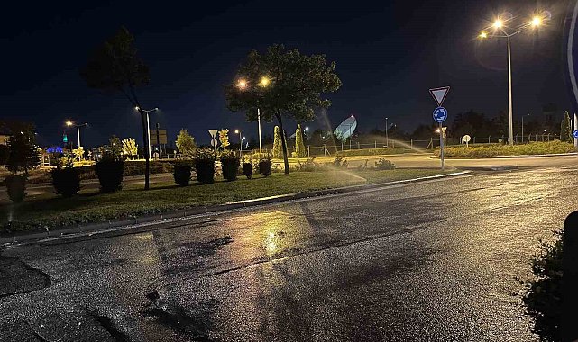 Yola akan su tehlike oluşturuyor