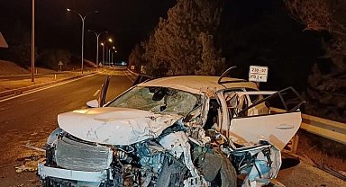 Yolcu otobüsüyle otomobil kafa kafaya çarpıştı: 1 ağır yaralı