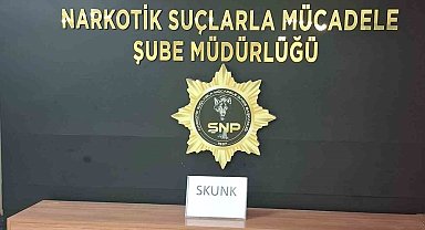 Yolcunun çantasından uyuşturucu çıktı