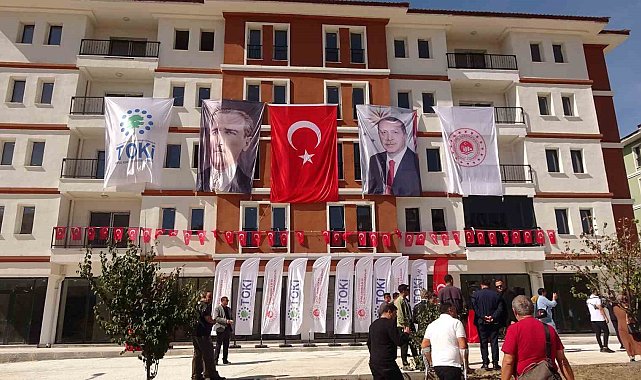 Yozgat'ta yapımı tamamlanan 184 konut ve 9 iş yeri hak sahiplerine teslim edildi
