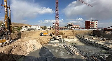 Yüksekova Devlet Hastanesinin inşaat çalışmaları devam ediyor