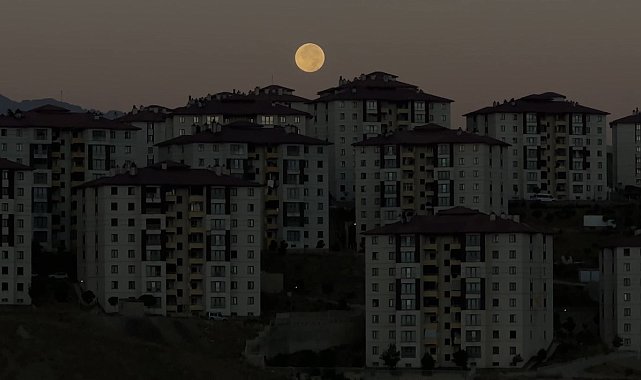 Yüksekova'da dolunay görsel şölen yaşattı