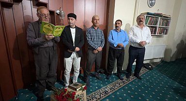Yüksekova'da Mevlid Kandili coşkusu: Gül, şerbet ve tatlı ikramı renkli anlar yaşattı