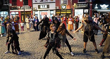 Yunus Emre Enstitüsü'nden Kosova'da Uluslararası Türkçe Tiyatro Festivali