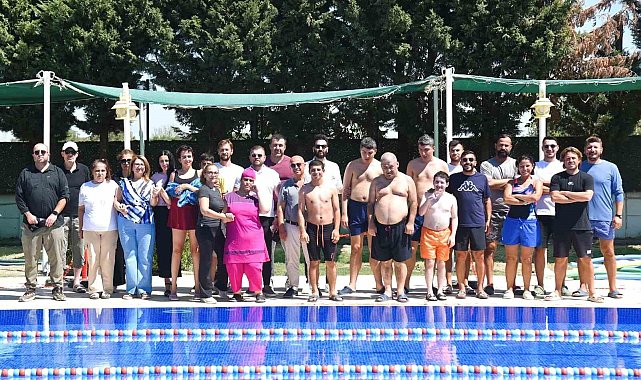 Yunusemre'de özel öğrenciler havuzda buluştu