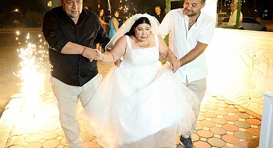 Zihinsel engelli kadının hayali temsili düğünle gerçekleşti: Ağabeyler gözyaşlarını tutamadı