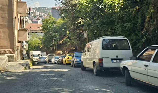 Zonguldak'ta hatalı park çileden çıkarttı; vatandaşlar 'duba' istiyor