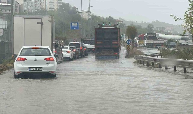Zonguldak'ta şiddetli yağış ulaşımı aksattı