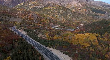 2 bin rakımlı geçitte masalsı görüntüler oluştu, renk cümbüşü dron ile görüntülendi