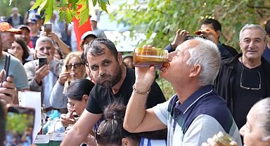 2 dakikada 1 kilogram bal yedi, izleyenler hayret etti