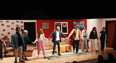 'Babam Geri Döndü' Keçiören'de tiyatro severlerle buluştu