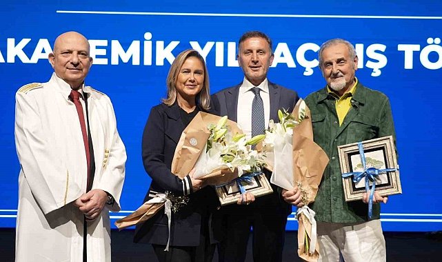 'Devrimin Rengi' sergisi İstinye Üniversitesi'nde sanatseverlerle buluştu