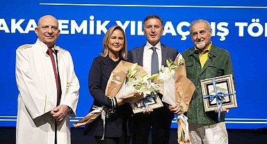 'Devrimin Rengi' sergisi İstinye Üniversitesi'nde sanatseverlerle buluştu