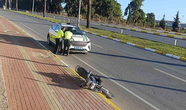 'Dur' ihtarına uymayan sürücü kaza yapınca motosikleti bırakıp kaçtı