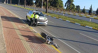 'Dur' ihtarına uymayan sürücü kaza yapınca motosikleti bırakıp kaçtı