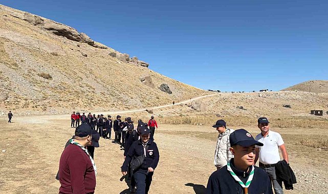 'Niğde Gençlerine Sahip Çıkıyor' projesi kapsamında doğa yürüyüşü düzenlendi
